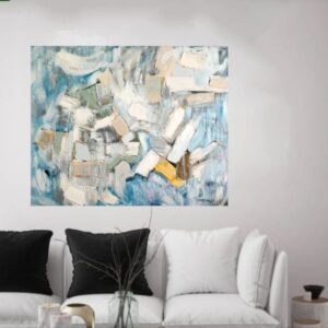 ציור מקורי: סלון מודרני הכולל IMG_20230226_215453: ספה לבנה, כריות בשחור-לבן, שולחן קטן עם אגרטל ענפים, וציור מופשט בצבעי כחול, לבן, בז' וצהוב על הקיר. מוסיף צבע וייחודיות לכל חלל.