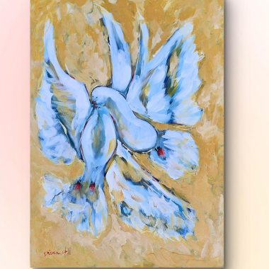 ציור מקורי: תמונת WhatsApp 2025-09-24 בשעה 15:45:44 מציגה שתי יונים לבנות עם נגיעות כחולות ואדומות עפות יחד על רקע זהוב מרקם, כנפיהן החופפות מסמלות אחדות, שלום ואהבה בשחקים. מוסיף צבע וייחודיות לכל חלל.