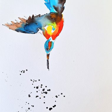 ציור מקורי: Il_fullxfull.5760563552_evhl.jpg מציג ציפור מים צבעונית וחיונית הצוללת בתוך כתמים של כחול, כתום, אדום וצהוב עם נגיעות דיו על רקע לבן מינימליסטי. מוסיף צבע וייחודיות לכל חלל.