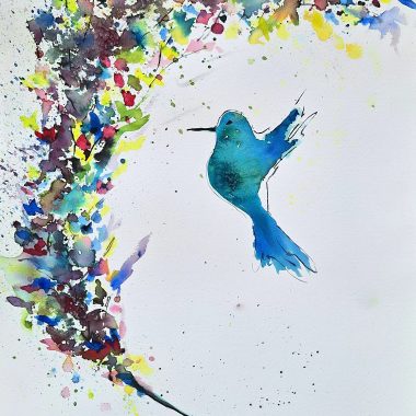 ציור מקורי: ה- il_fullxfull.6087114011_odas.jpg מציג ציור אקוורל רופף ואימפרסיוניסטי של יונק דבש כחול במעופו, עם פרחים ועלים צבעוניים על נייר כותנה בעבודת יד — אידיאלי כקישוט קיר ייחודי לכל חדר. מוסיף צבע וייחודיות לכל חלל.