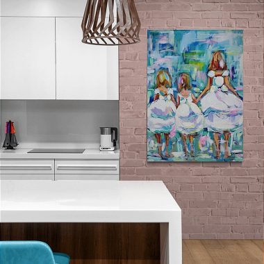 ציור מקורי: מטבח מודרני עם ארונות לבנים ושולחן עץ כולל את 