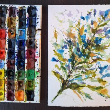 ציור מקורי: הקובץ il_fullxfull.6360607924_3hm4.jpg מציג פלטת צבעי מים משומשת לצד ציור של זר פרחים צבעוני, שבו גווני כחול, ירוק וצהוב משתלבים להפליא על נייר כותנה לבן ביצירת אמנות מדהימה זו, שנעשתה בעבודת יד. מוסיף צבע וייחודיות לכל חלל.