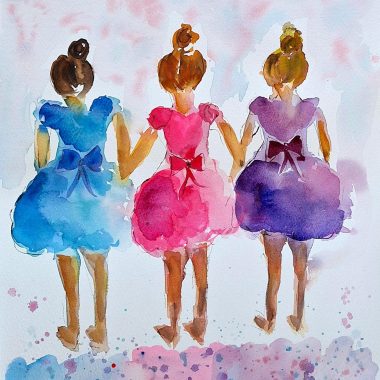 ציור מקורי: Il_fullxfull.6560269874_1v8t.jpg מציג שלוש בלרינות מקסימות בשמלות כחולות, ורודות וסגולות, אוחזות ידיים עם לחמניות, נראות מאחור על רקע פסטלי בציור מקורי בצבעי מים. מוסיף צבע וייחודיות לכל חלל.