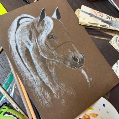 ציור סוס על נייר חום