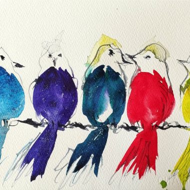 ציור מקורי: הקובץ il_fullxfull.5545349766_qozy.jpg מציג ציור צבעוני של חמש ציפורים – כחולה, סגולה, ירוקה, אדומה וצהובה – יושבות על ענף על רקע לבן על נייר כותנה Fabriano איכותי. מוסיף צבע וייחודיות לכל חלל.