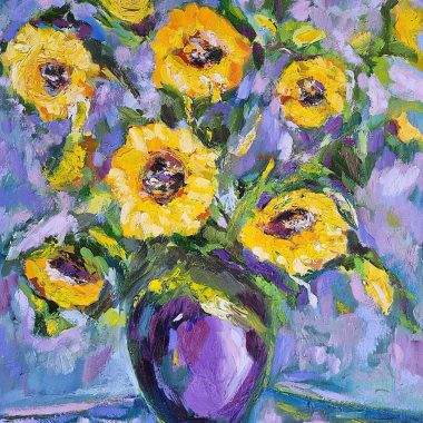 ציור מקורי: Il_fullxfull.5593307390_h63k.jpg הוא ציור שמן בעבודת יד המציג חמניות צהובות באגרטל סגול, עם משיחות מכחול מרקמיות על בד איטלקי וגוונים כחולים, ירוקים וסגולים עזים ליצירת אפקט אימפרסיוניסטי. מוסיף צבע וייחודיות לכל חלל.