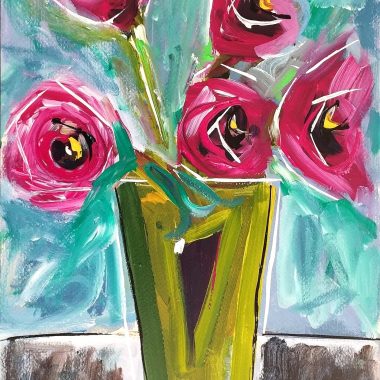 ציור מקורי: Il_fullxfull.5648233197_6mz9.jpg מציג ציור מופשט מודרני של חמישה פרחים ורודים עזים באגרטל ירוק עם גבעולים ועלים שופעים, על רקע כחול וסגול בולט — אידיאלי לחובבי אמנות פרחים. מוסיף צבע וייחודיות לכל חלל.