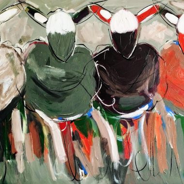 ציור מקורי: הקובץ il_fullxfull.5710872152_67gs.jpg מציג ארבע דמויות חסרות פנים עם אוזניים דמויות כבשים, לבושות בבגדים בצבעים בז', ירוק, שחור ואדום, העומדות יחד על רקע מעומעם — יצירת אמנות אידיאלית לקיר בחדר כפרי. מוסיף צבע וייחודיות לכל חלל.