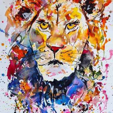 ציור מקורי: Il_fullxfull.5920043131_dghn.jpg: דיוקן אריה מלא חיים בסגנון צבעי מים, עם כתמים בולטים של כתום, צהוב, סגול, כחול ואדום, עיניים מלאות הבעה ומשיכות מכחול דינמיות המקרינות החוצה. מוסיף צבע וייחודיות לכל חלל.