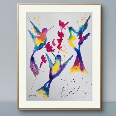 ציור מקורי: ה-il_fullxfull.6289794392_esh1.jpg הוא ציור בצבעי מים ממוסגר המציג שלושה יונקי דבש צבעוניים סביב פרחים ורודים, מושלם לחובבי ציפורים ומוסיף צבעוניות לכל חדר. מוסיף צבע וייחודיות לכל חלל.