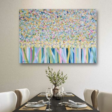 ציור מקורי: חדר אוכל מודרני עם שולחן שחור לארבעה אנשים, ערוך בצלחות לבנות, סכו