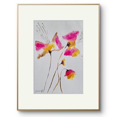 ציור מקורי: הקובץ il_fullxfull.6325245134_put5.jpg מציג ציור אבסטרקטי בצבעי מים של פרחים ורודים, צהובים וכתומים עם גבעולים חומים דקים על נייר כותנה, על רקע לבן עם פספרטו לבן ומסגרת בגוון בהיר. מוסיף צבע וייחודיות לכל חלל.