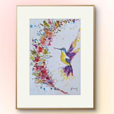 ציור מקורי: Il_fullxfull.6371091757_5874.jpg הוא ציור בצבעי מים בעבודת יד על נייר כותנה, המציג יונק דבש צבעוני בין פרחים מופשטים עזים בסגול, ורוד, צהוב וירוק; ממוסגר במצעים לבנים ובמסגרת זהב דקה. מוסיף צבע וייחודיות לכל חלל.