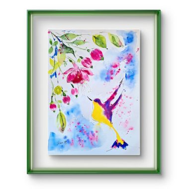 ציור מקורי: Il_fullxfull.6373241169_pqly.jpg מציג ציור מים צבעוני של יונק דבש צהוב וסגול ליד פרחים ורודים ועלים ירוקים, על רקע שמיים כחולים בתוך מסגרת ירוקה — תמונה אידיאלית לחובבי ציפורים. מוסיף צבע וייחודיות לכל חלל.