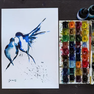 ציור מקורי: ציור צבעי מים מקורי בעבודת יד: שני ציפורים כחולות ושחורות במעוף לצד פלטת צבעים עזה, הכל על שולחן כהה. יצירת אמנות ייחודית זו (il_fullxfull.6700603443_4gth.jpg) מוסיפה צבע ואופי לכל חלל. מוסיף צבע וייחודיות לכל חלל.