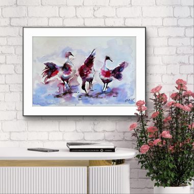 ציור מקורי: חדר מינימליסטי עם קיר לבנים לבן, בו מוצג התמונה il_fullxfull.7172466429_ebvj.jpg ממוסגרת על נייר כותנה. מתחתיה, שולחן קונסולה לבן עליו מונח טלפון, ומימינו אגרטל עם פרחים ורודים. מוסיף צבע וייחודיות לכל חלל.